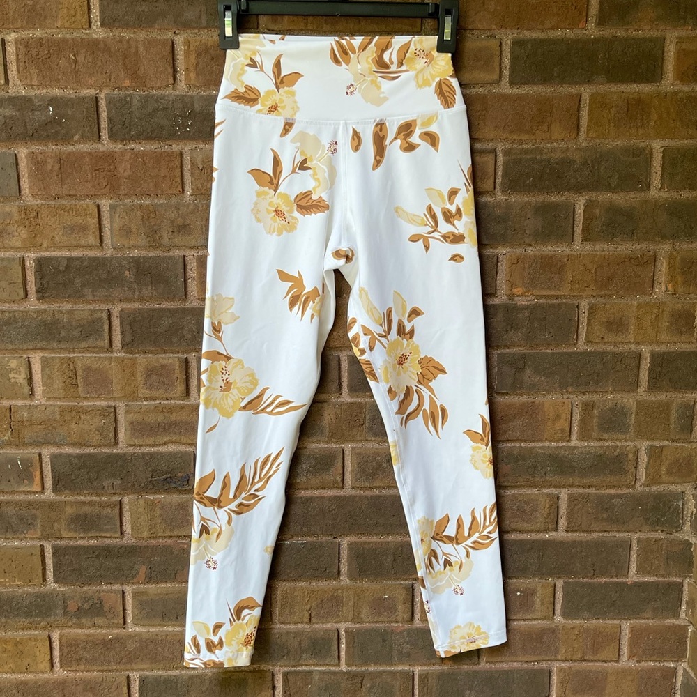 NWOT Kavala Floral Leggings. SMALL